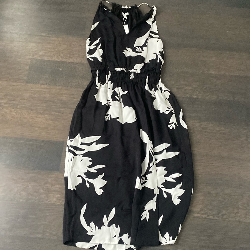 NEW JOIE  BLACK AND WHITE LONG DRESS WITH STRETCHY WAIST SLEVELESS SIZE SMALL